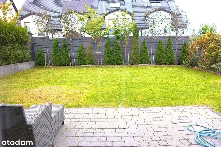 Atrakcyjny, skrajny szereg