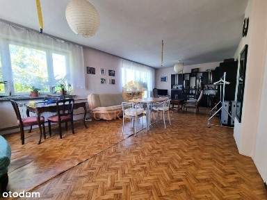 Przestronny dom z dużą działką spokojna okolica.