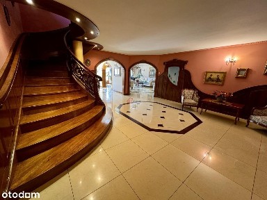 NA SPRZEDAŻ WYJĄTKOWY DOM 360 M² PIĘKNY GRÓD