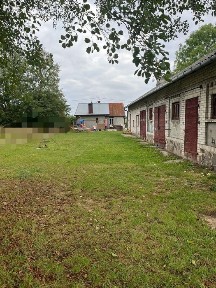 Sprzedam siedlisko 0,9101 ha z domem i zabudowaniami gospodarczymi