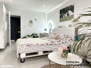 Antresola i szeroki balkon - mieszkanie Centrum