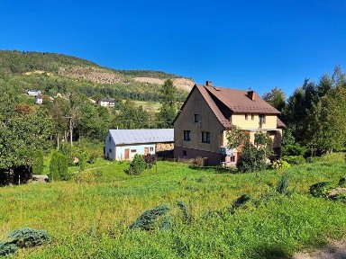 Na sprzedaż: Dom 300 m² + budynek gospodarczy + działki 2,73 ha