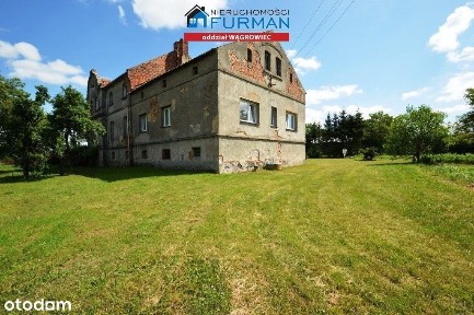 Nieduży dworek w Laskownicy Wielkiej gm. Gołańcz, w pobliżu jeziora