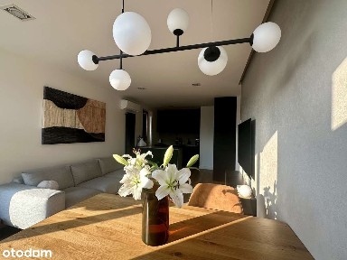 Nowoczesny penthouse z dwupoziomowym tarasem i jacuzzi -od projektanta