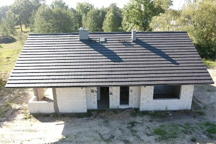 Dom parterowy,wolnostojący w Ochli - duża dzialka.