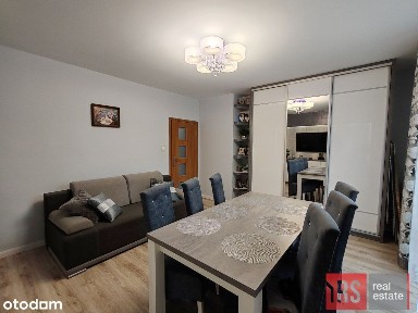 Przestronne mieszkanie z 3 miejscami parkingowymi.