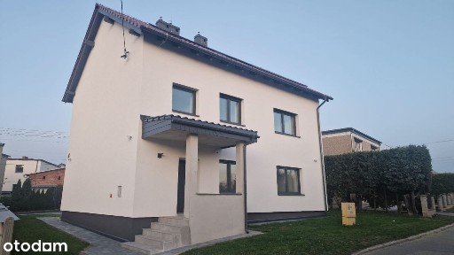 Dom - trzy niezależne mieszkania+6 miejsc parkingowych+ogrod