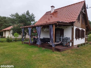 Dom drewniany pod lasem