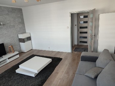 Sprzedam dużą kawalerkę z balkonem oraz piwnicą