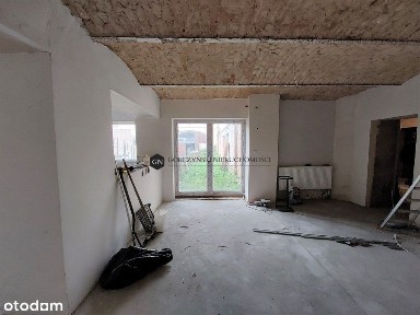 Zielenice/ Budynek z dużym potencjałem