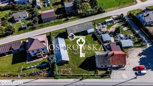 Działka budowlana z połówką bliźniaka i budynkami