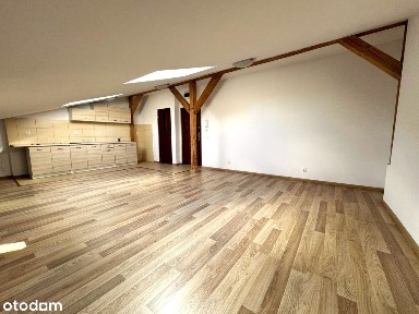 Przestronna kawalerka z c.o. | 37