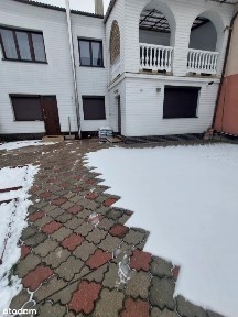 Sprzedam dom z garażami