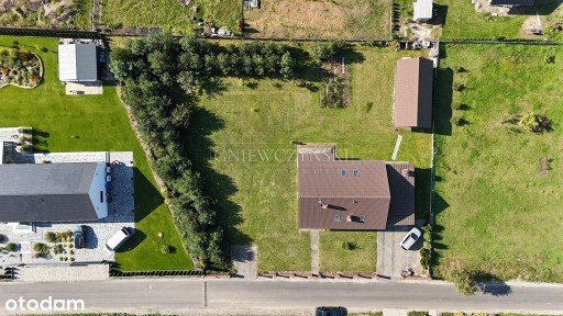 Dom wolnostojący z dużym ogrodem i altaną