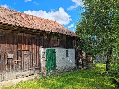 Dom do remontu z zabudowaniami na pięknej działce