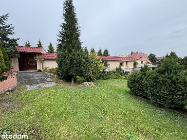 Dom z dużą działką oraz pomieszczeniami gospodarczymi