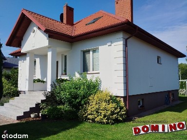 Parterowy dom w mieście z poddaszem użytkowym, działka o pow. 6 ar