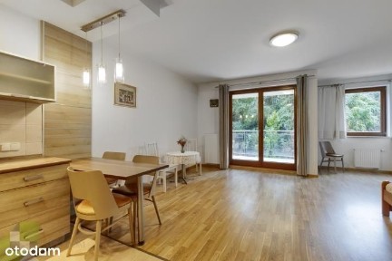 Przestronna, cicha kawalerka z balkonem na park!