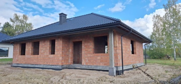 Dom parterowy w stanie surowym otwartym