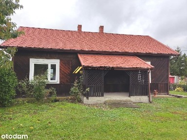 Urokliwy drewniany dom w Starym Korczynie.