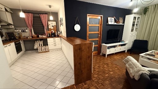 Na sprzedaż przestronne 3-pokojowe mieszkanie w samym sercu Ryk!