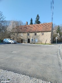 Dom z dużym ogrodem