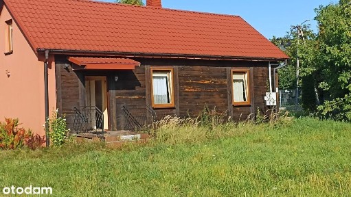 Drewniany dom na wsi