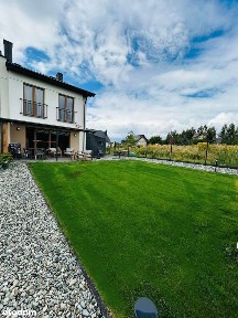 Nowy wykończony dom, wysokim stand., 5 sypialniami, 168m2, dwa garaże