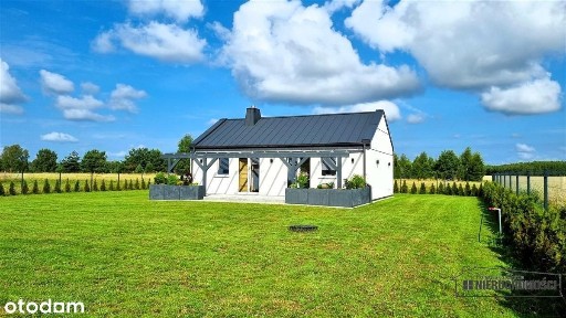 Nowy domek letniskowy nad jeziorem Dołgie.