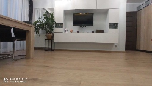 2 pok bezpośrednio prywatne miejsce parkingowe, komórka lokatorska.