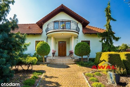 imponująca rezydencja w pobliżu morza