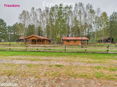 Nowoczesny dom z tarasem w ośrodku nad jeziorem