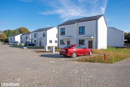 Dom w zabudowie bliźniaczej/ Niepruszewo.