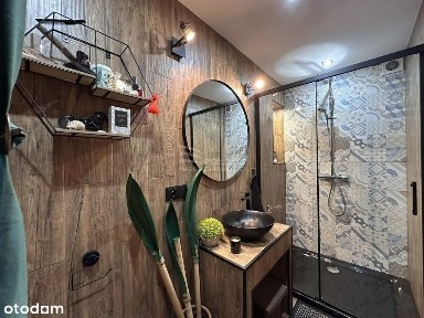 Dom wolnostojący po remoncie, 2 garaże,ogród