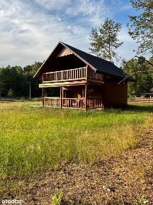 Drewniany dom letniskowy na 30-arowej działce w środku lasu