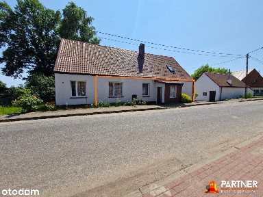 Nieruchomość w domu dwurodzinnym z ogródkiem, garażami i pom. gosp.