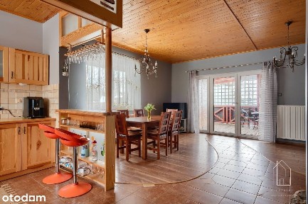 Dom parterowy z 2012r. z basenem