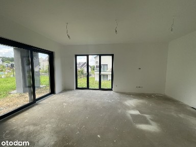 Nowy dom wolnostojący w dobrej lokalizacji