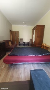 Duża kawalerka z parkingiem w centrum bezpośrednio