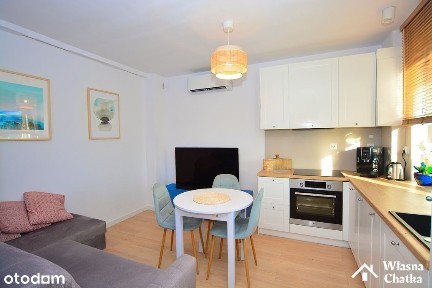 Nowoczesny domek w otoczeniu lasu