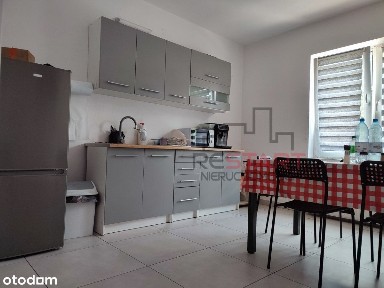 Dom + budynek gospodarczy.