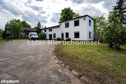 Posiadłość ze stawem sprzedam