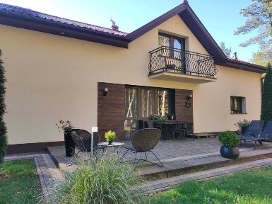 Dom w sercu pachnącego lasu - idealne miejsce do życia