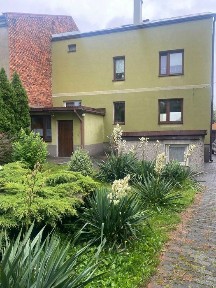 Do sprzedania atrakcyjny dom w centrum Chmielnika