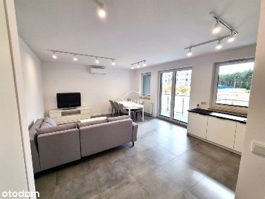 Komfortowe 65 m² z garderobą i tarasem - Zaświat