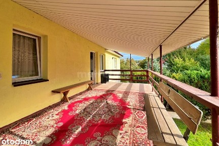 Dom z budynkami gospodarczymi w Rębisze-Kolonia.