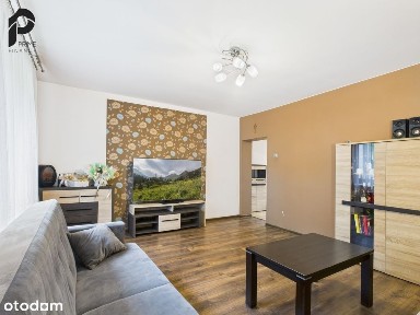 Przytulny dom z ogrodem i budynkami gospodarczymi