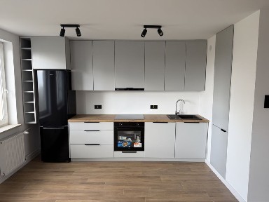 Kawalerka ul. Dmowskiego w Zawierciu, po remoncie nowe AGD