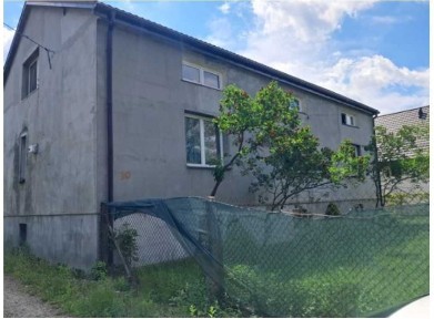 Syndykogłasza sprzedaż udziału 2/8 w nieruchomości zabudownej Łochów