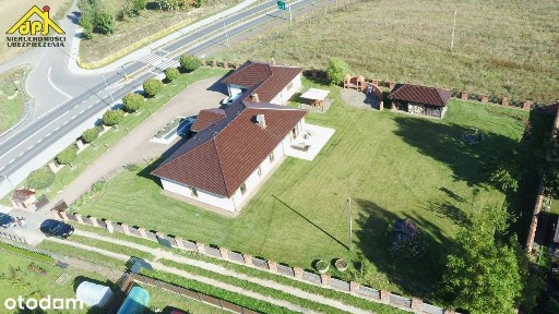 Dom jednorodzinny wolnostojący w stylu dworku